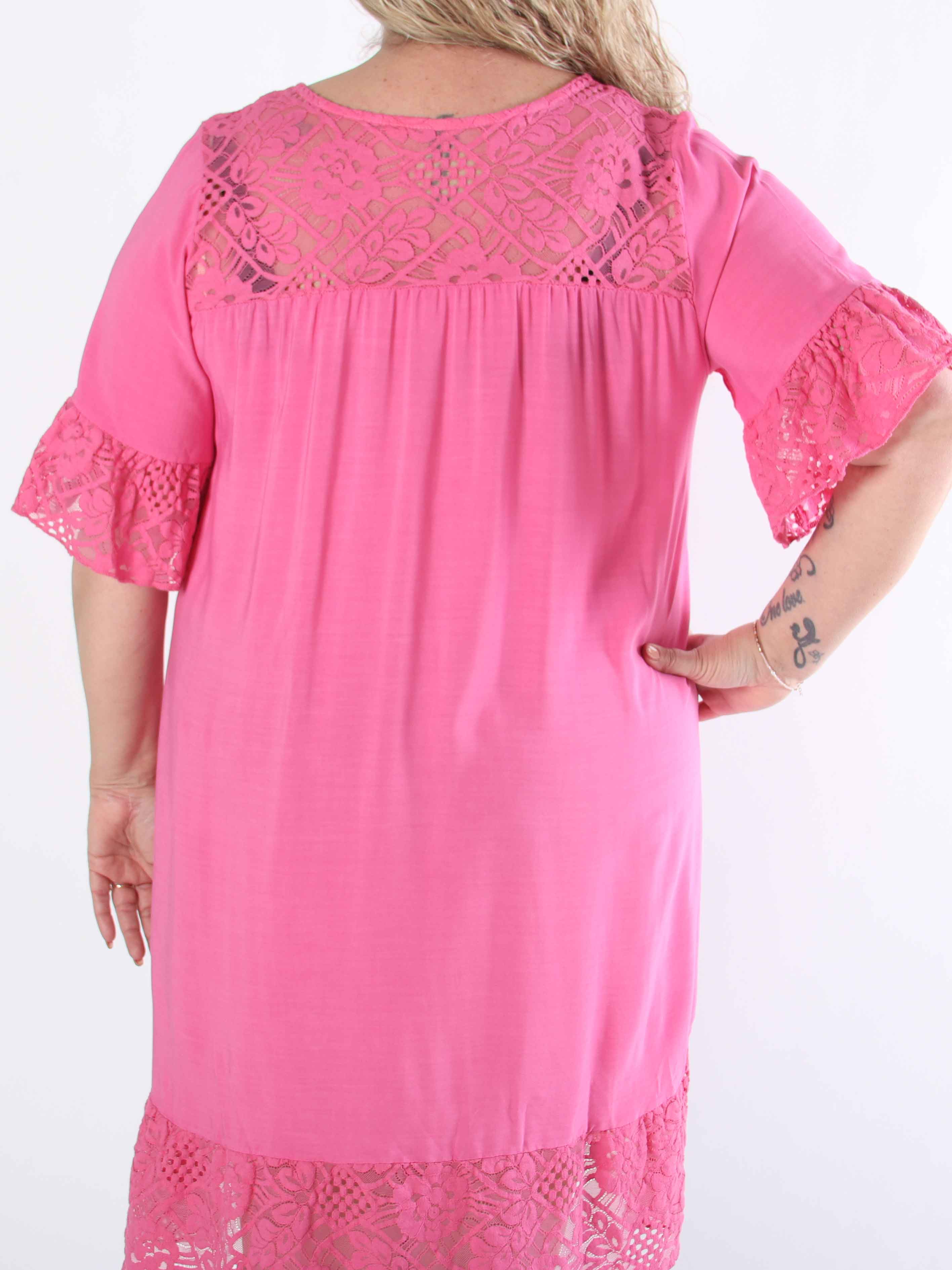 Floriza - Söt plus size-klänning i viskos med spetskant